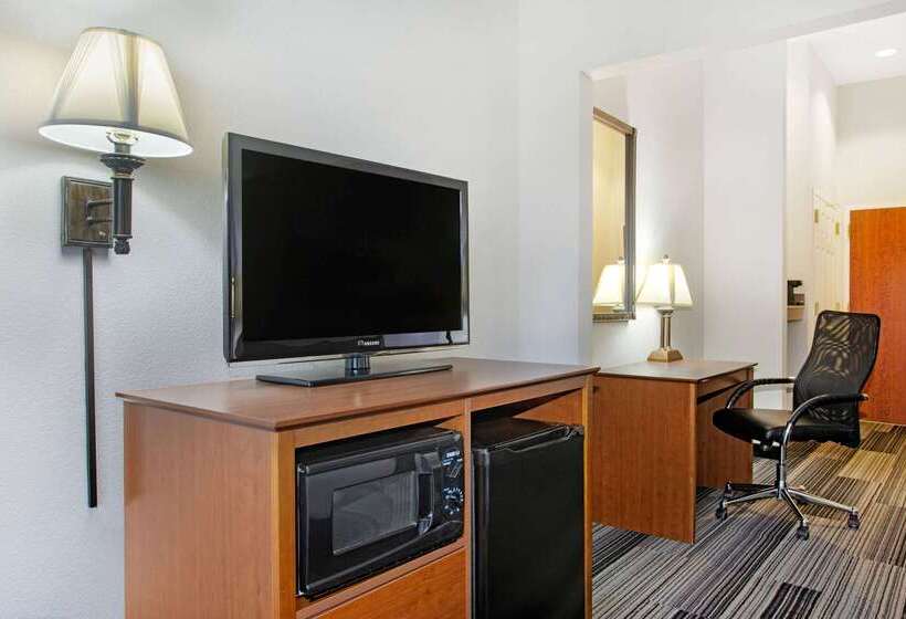 בית מלון כפרי La Quinta Inn & Suites By Wyndham Springfield Airport Plaza