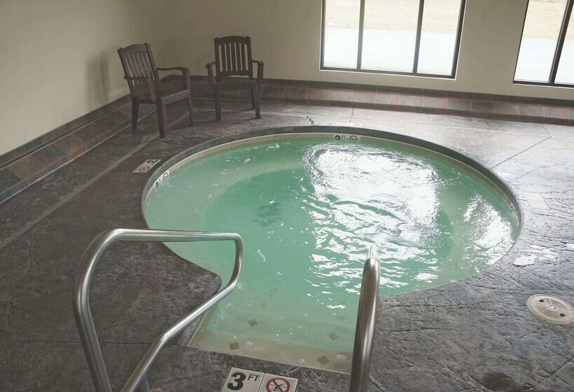 בית מלון כפרי La Quinta Inn & Suites By Wyndham Springfield Airport Plaza