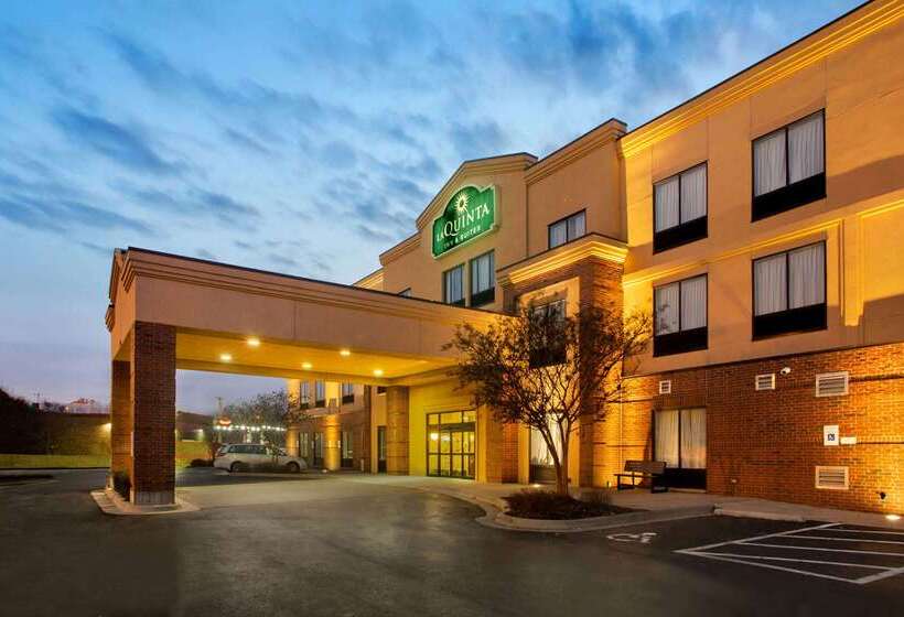בית מלון כפרי La Quinta Inn & Suites By Wyndham Springfield Airport Plaza