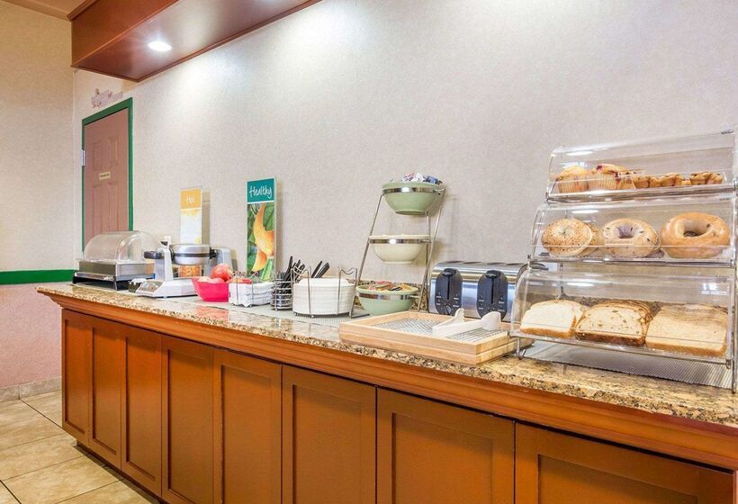 בית מלון כפרי Quality Inn & Suites