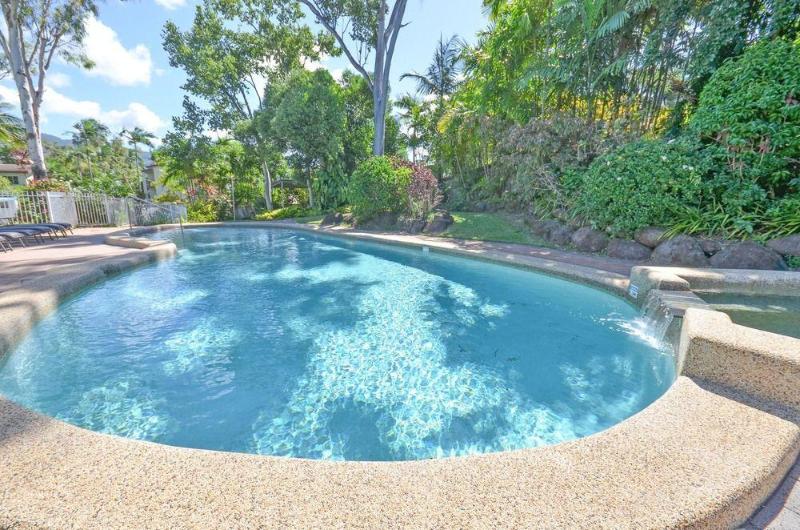 هتل Roydon Beachfront Apartments