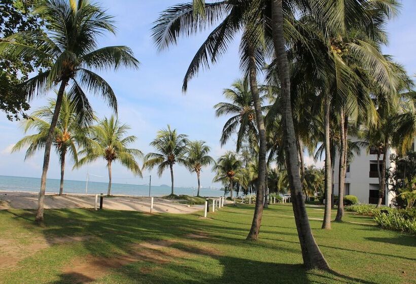 هتل The Grand Beach Resort Port Dickson