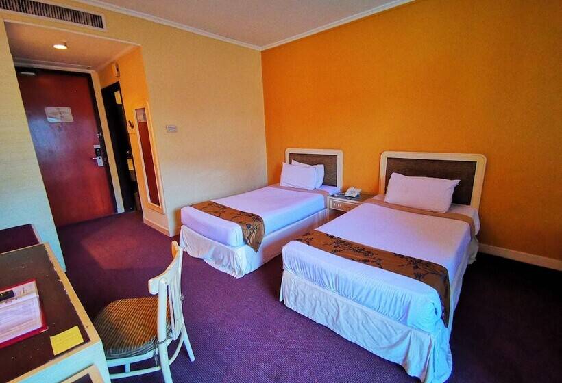 هتل The Grand Beach Resort Port Dickson