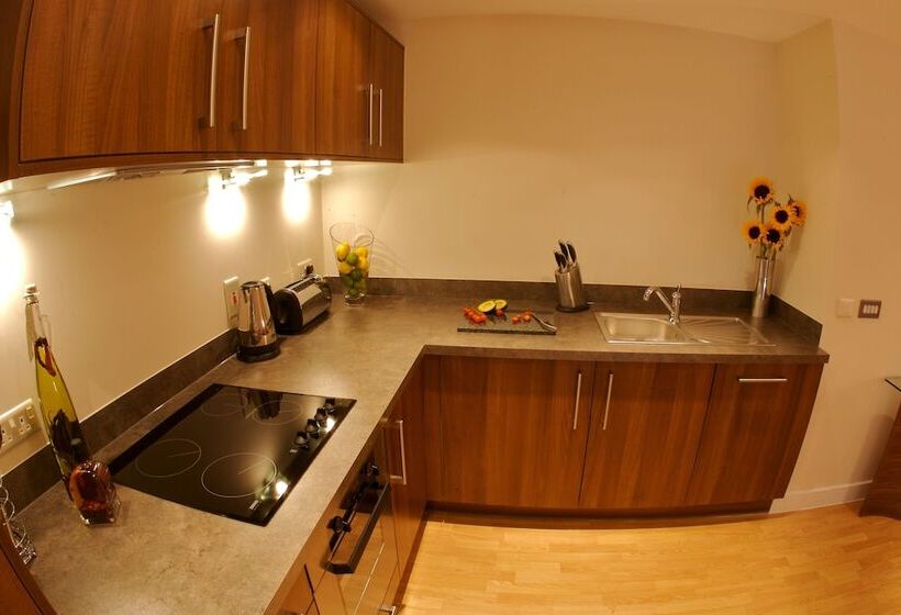 هتل The Spires Serviced Apartments Birmingham