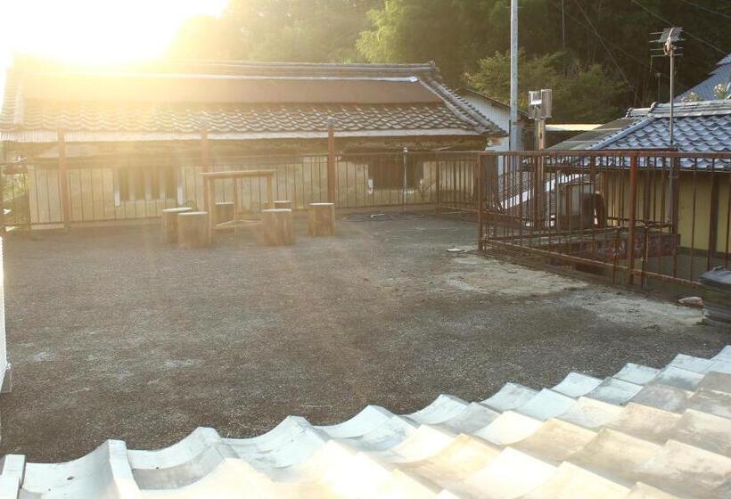 Hostel & Tatami Bar Uchikobare  内子晴れ