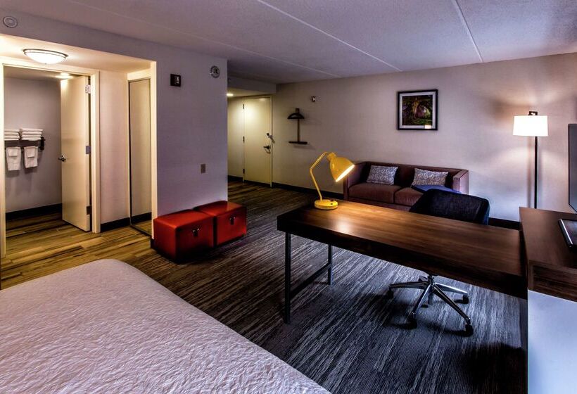 هتل Hampton Inn & Suites Staten Island