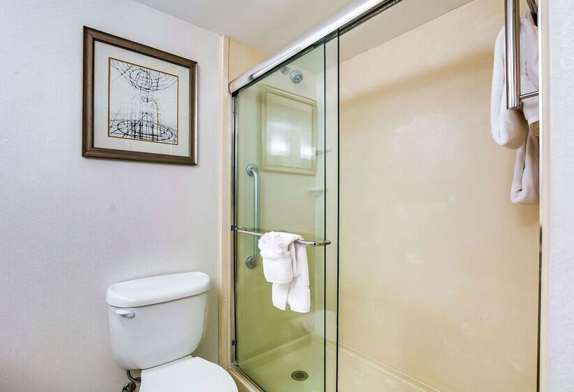 هتل Hilton Garden Inn Louisville Airport