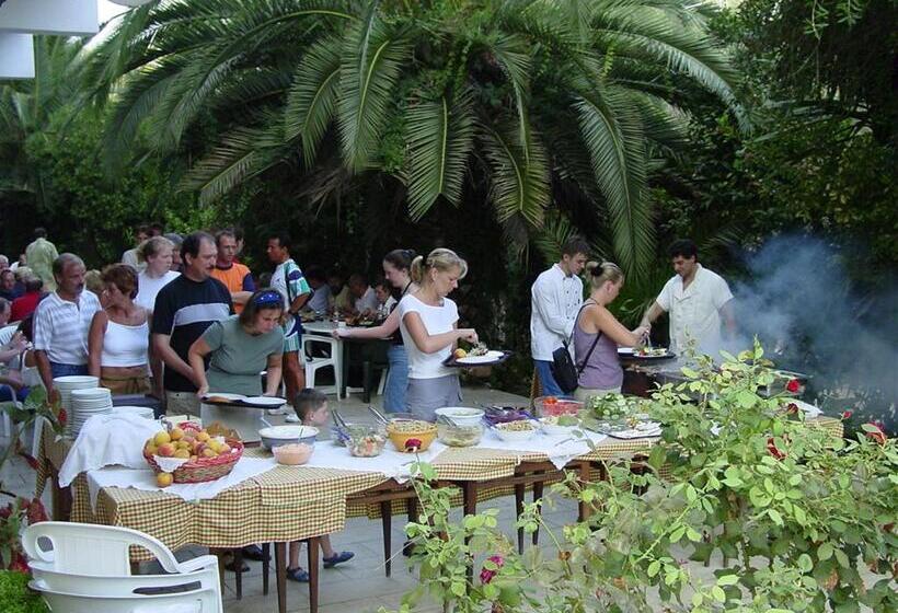 ホテル Ipsos Beach