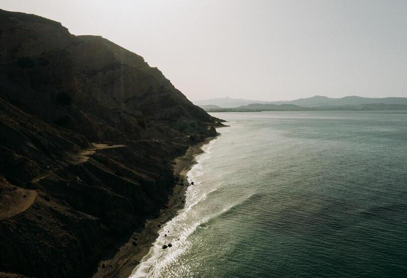 فندق Paralos Irini Mare