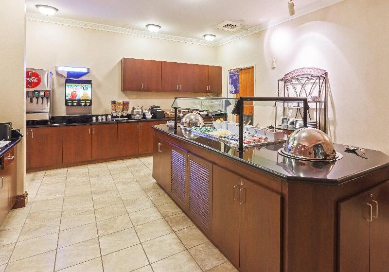 هتل Staybridge Suites San Antonio Downtown Convention Center, An Ihg