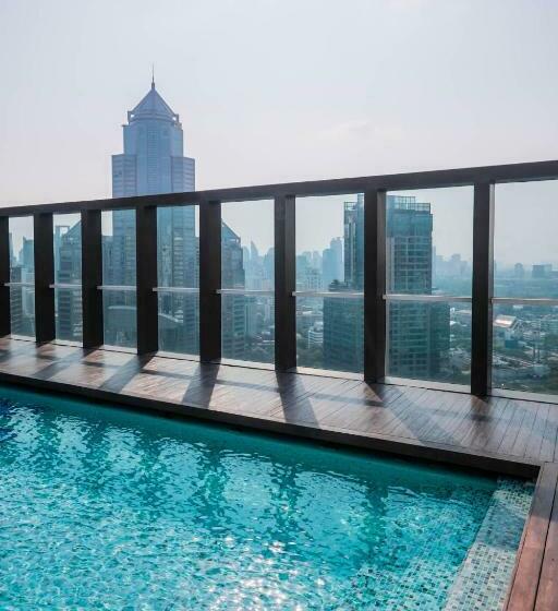 Отель Urbana Langsuan