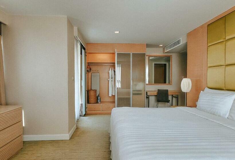 Отель Urbana Langsuan