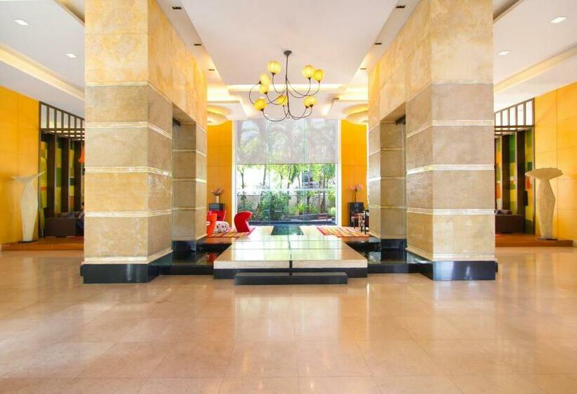 Отель Urbana Langsuan