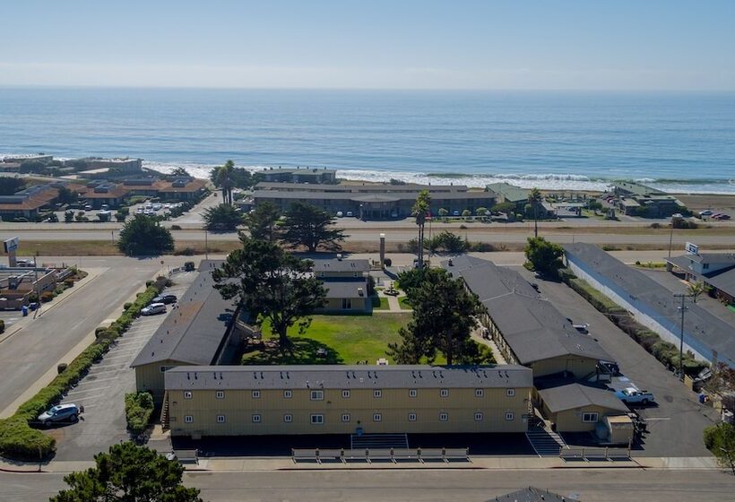 Silver Surf Motel