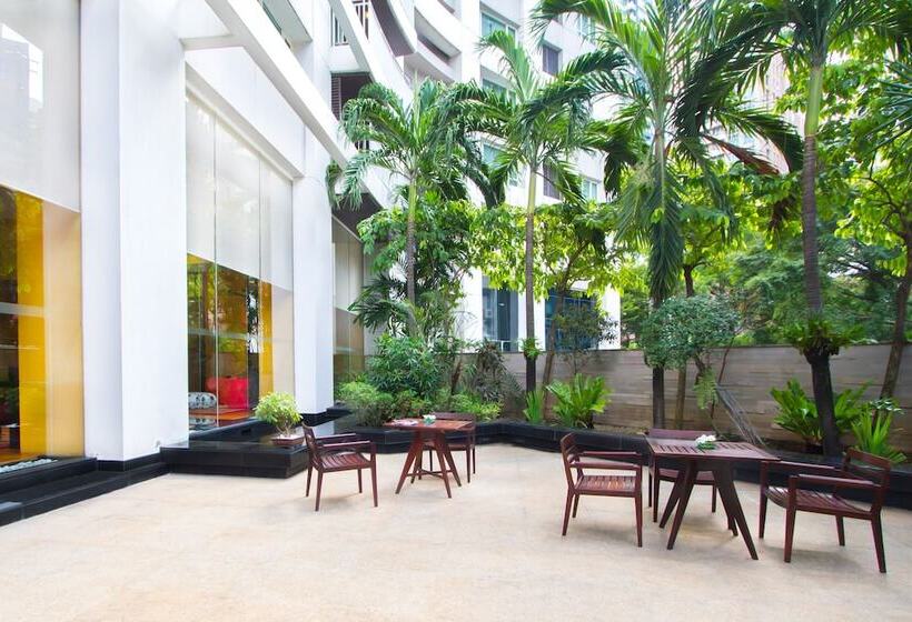 Отель Urbana Langsuan