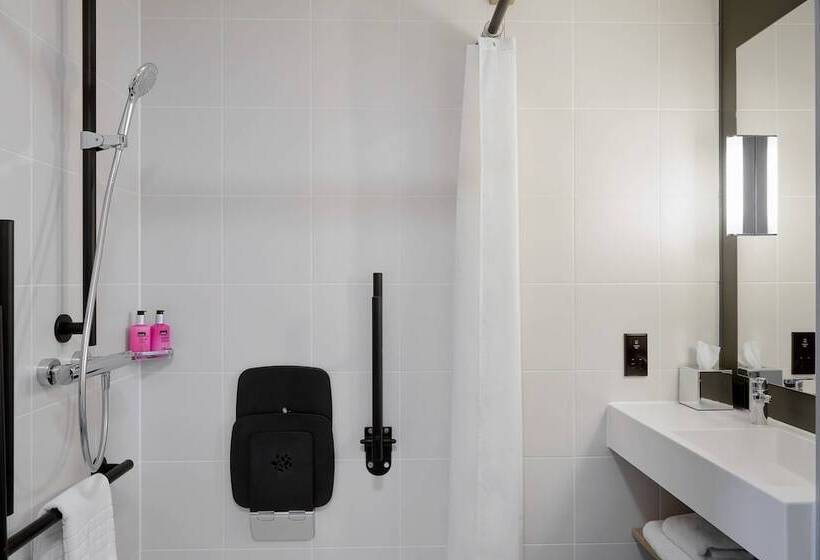 בית מלון כפרי Moxy Edinburgh Fountainbridge