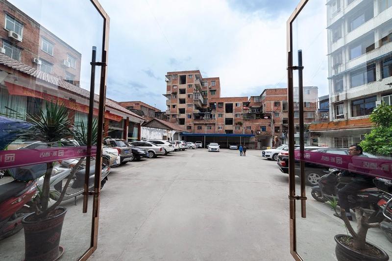 Отель Pai S·zigong Rong County Dafosi South Bus Station