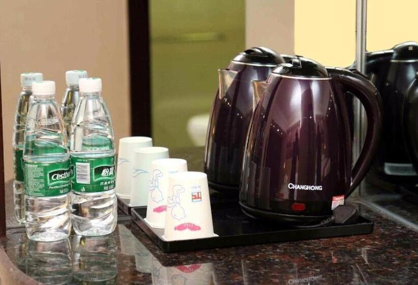 Pai Hotels Yangjiang Baili Plaza Bus Terminal