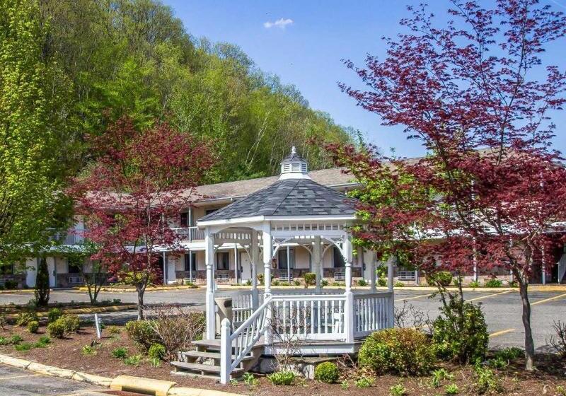 בית מלון כפרי Americas Best Value Inn Torrington Ct