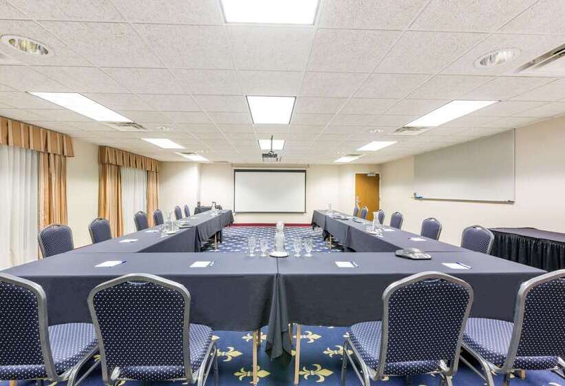 هتل Baymont By Wyndham Des Moines Airport