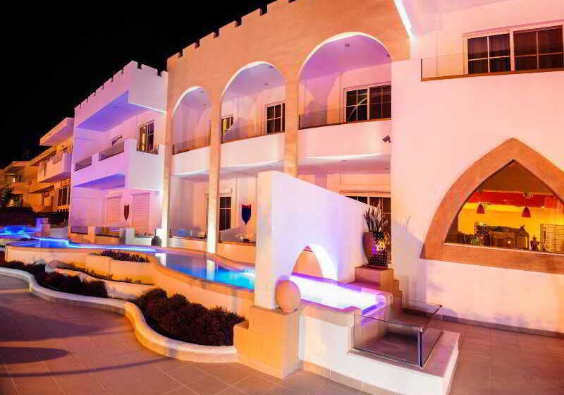 هتل Castello Di Cavallieri Suites