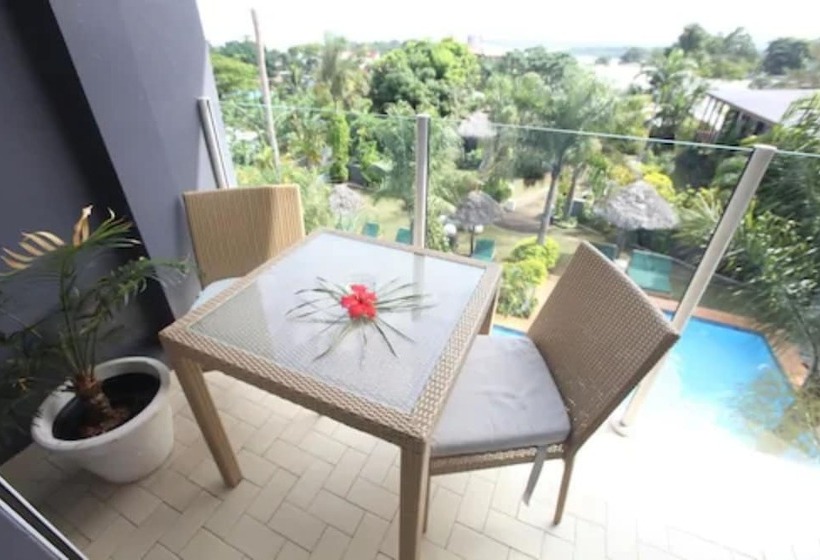 هتل Coconut Palms Resort