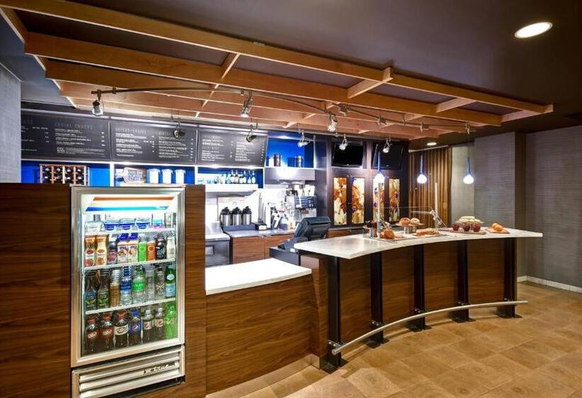 هتل Courtyard Louisville Airport