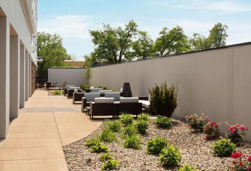 هتل Courtyard Louisville Airport
