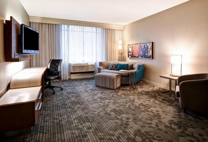 هتل Courtyard Louisville Airport