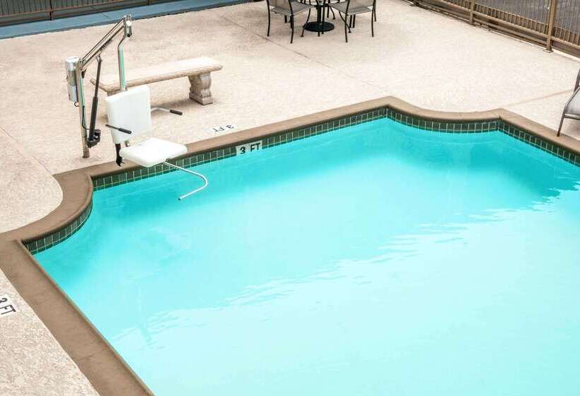 هتل Days Inn By Wyndham Houston