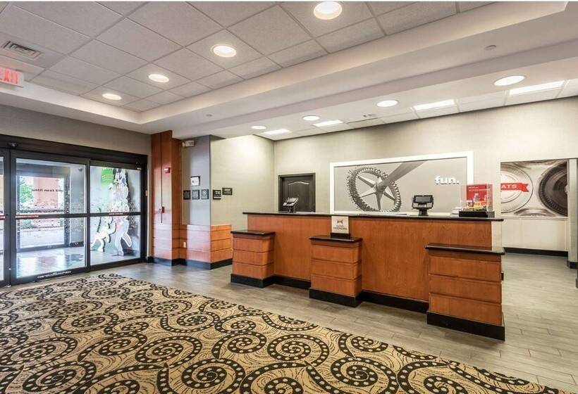 هتل Hampton Inn & Suites Orlando South Lake Buena Vista