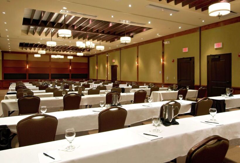 هتل Hilton Promenade At Branson Landing