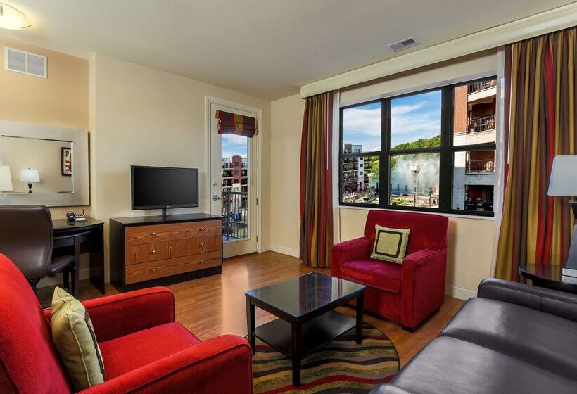 هتل Hilton Promenade At Branson Landing
