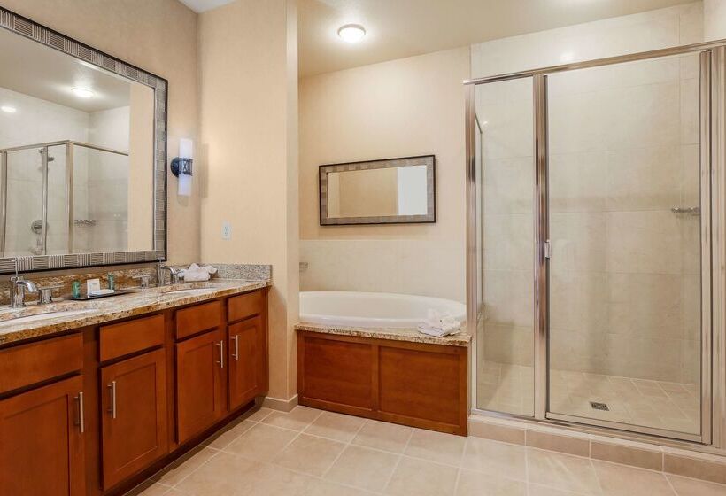هتل Hilton Promenade At Branson Landing