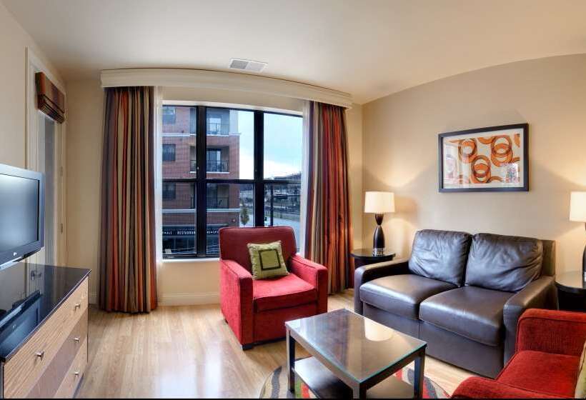 هتل Hilton Promenade At Branson Landing