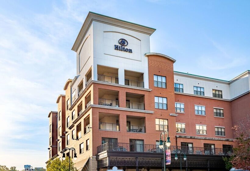 هتل Hilton Promenade At Branson Landing