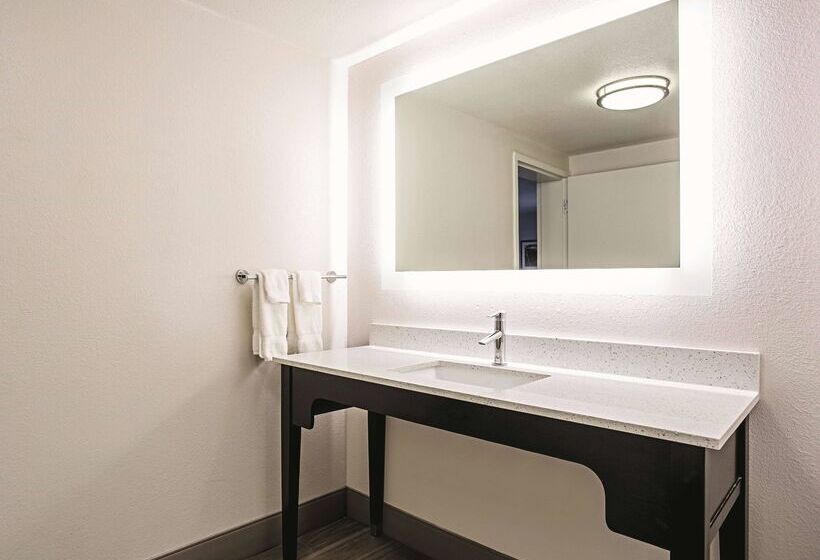 هتل La Quinta By Wyndham Baltimore N / White Marsh