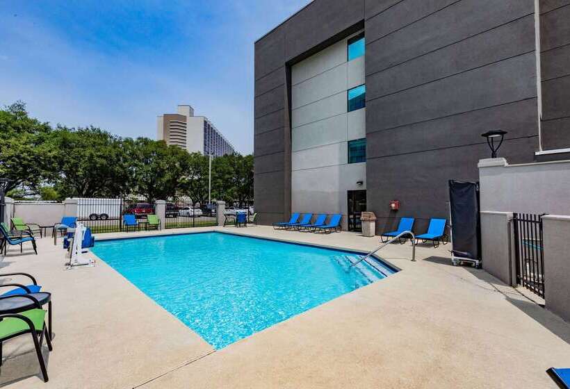 هتل La Quinta By Wyndham Houston Southwest