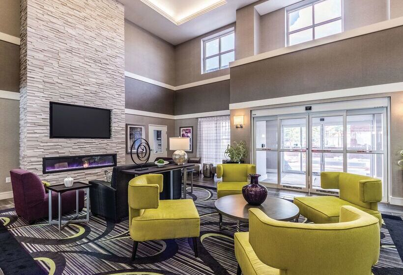 هتل La Quinta Inn & Suites By Wyndham San Antonio Downtown