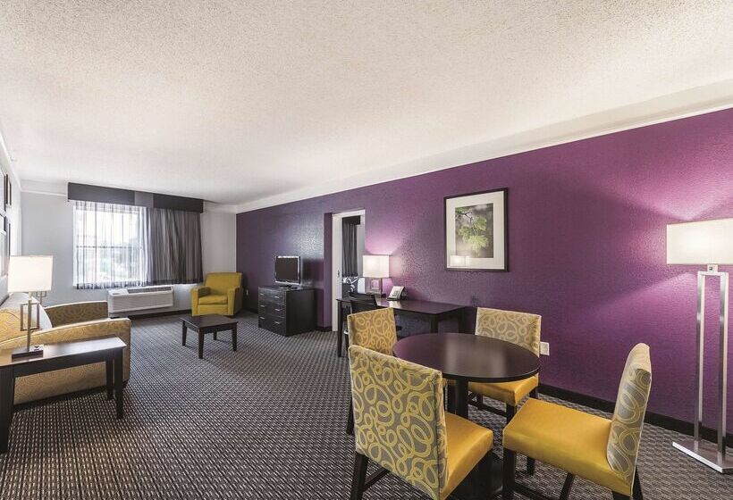 هتل La Quinta Inn & Suites By Wyndham San Antonio Downtown