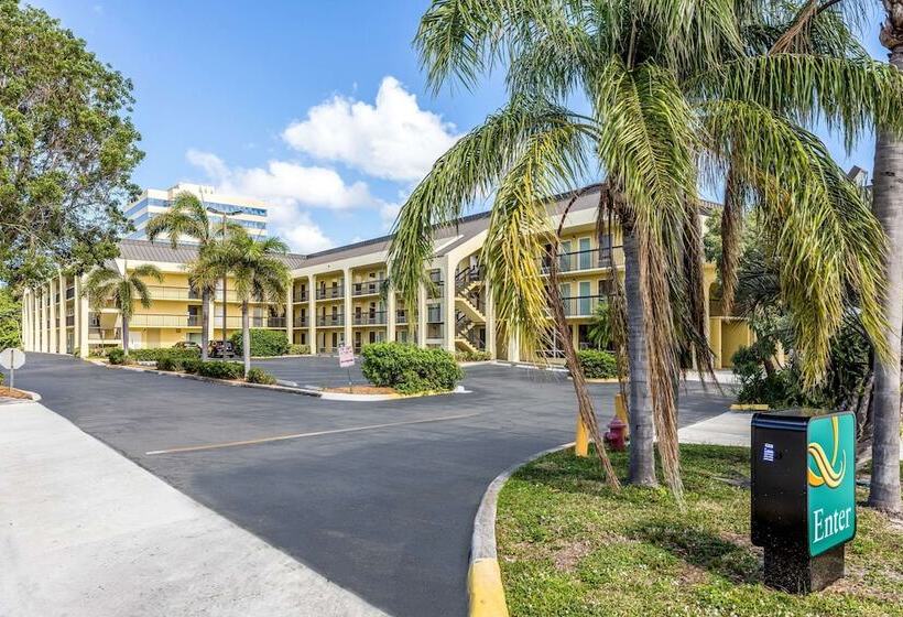 בית מלון כפרי Quality Inn Palm Beach International Airport
