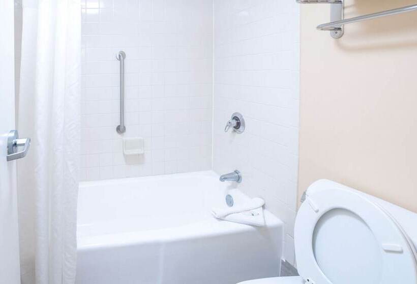 בית מלון כפרי Quality Inn Palm Beach International Airport