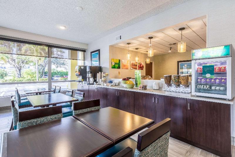 בית מלון כפרי Quality Inn Palm Beach International Airport