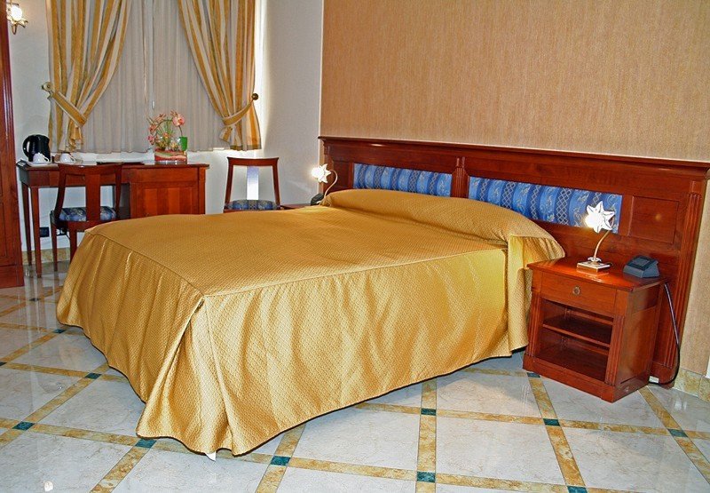 هتل Ypsigro Palace