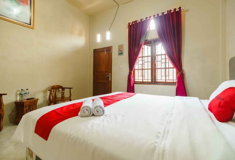 هتل Reddoorz Near Bukit Kubu Berastagi