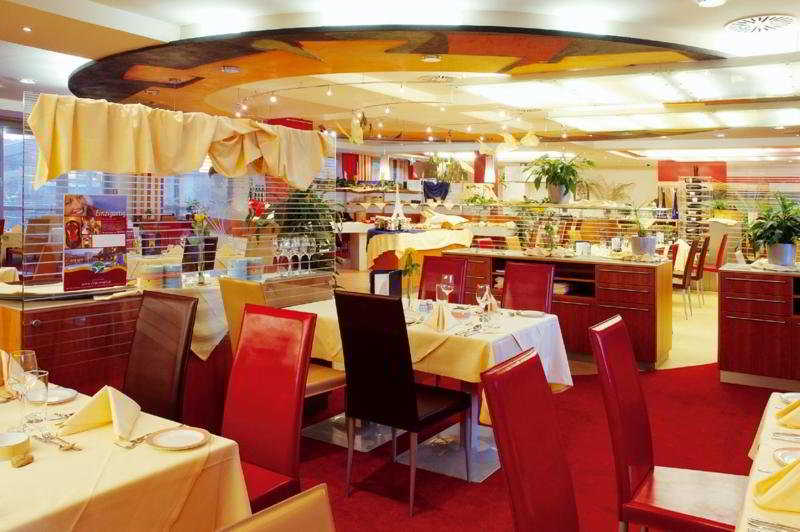 Отель Austria Trend Life Resort Loipersdorf