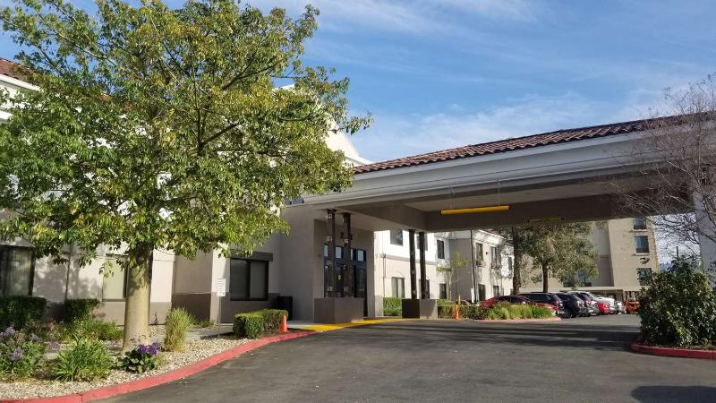 בית מלון כפרי Best Western Valencia/six Flags Inn & Suites