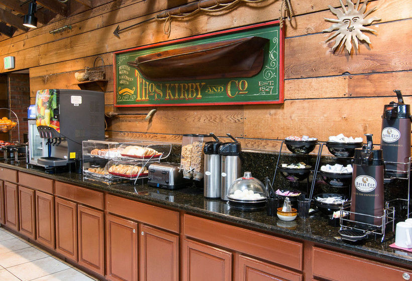 בית מלון כפרי Clarion Inn & Fundome - College Park