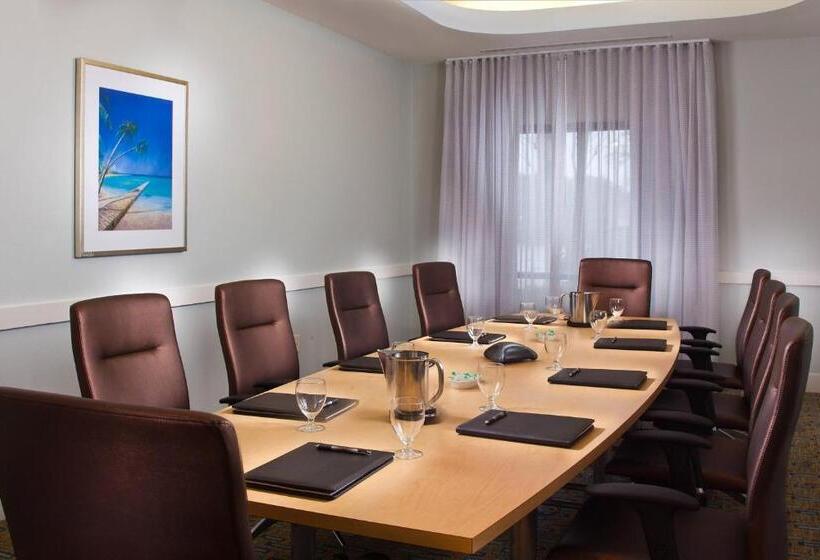 هتل Courtyard By Marriott Sandestin At Grand Boulevard