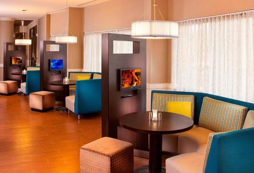 هتل Courtyard By Marriott Sandestin At Grand Boulevard